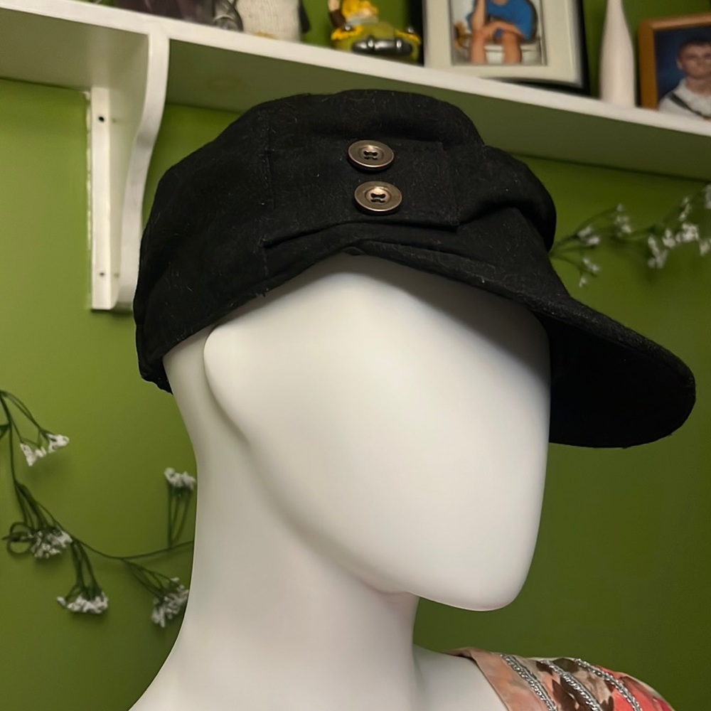 💥2 Cadet style hats.